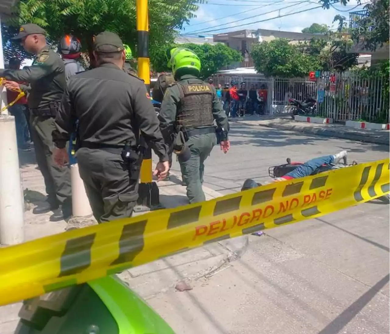 Mientras esperaba cambio de semáforo asesinan a mototaxi en Barrio España