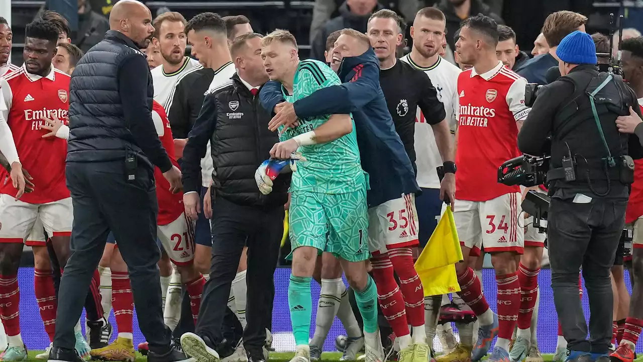 Aaron Ramsdale wird nach Sieg des FC Arsenal gegen Tottenham von einem Fan der Spurs attackiert