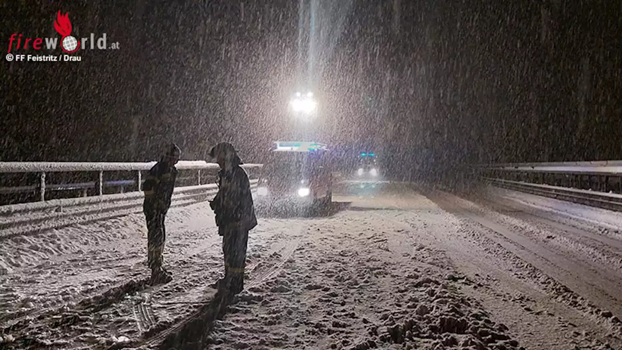 Ktn: Sicherungsarbeiten nach Lkw-Unfall auf der verschneiten A 10 bei Feistritz / Drau