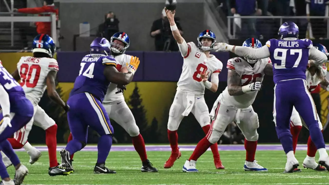 Giants outlast Vikings 31-24 for 1st playoff win in 11 years; advance to play Eagles