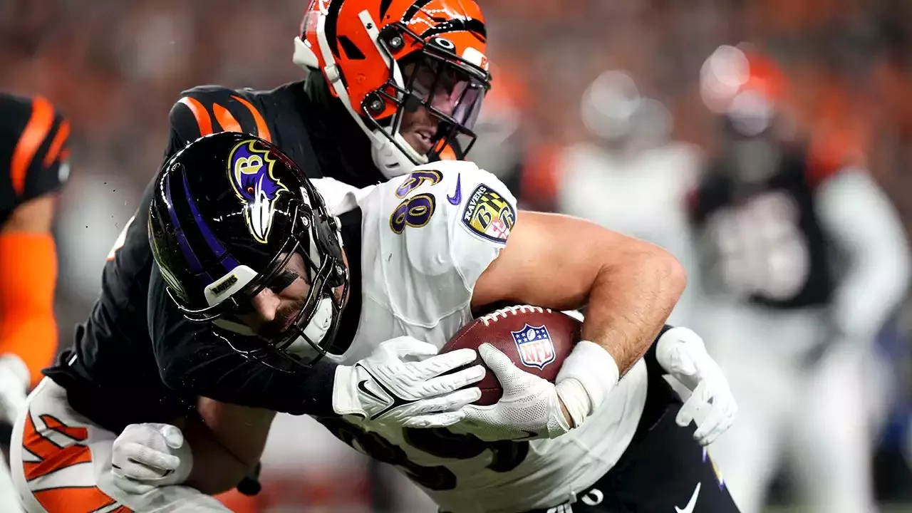 Hubbard's 98-yard fumble return lifts Bengals over Ravens