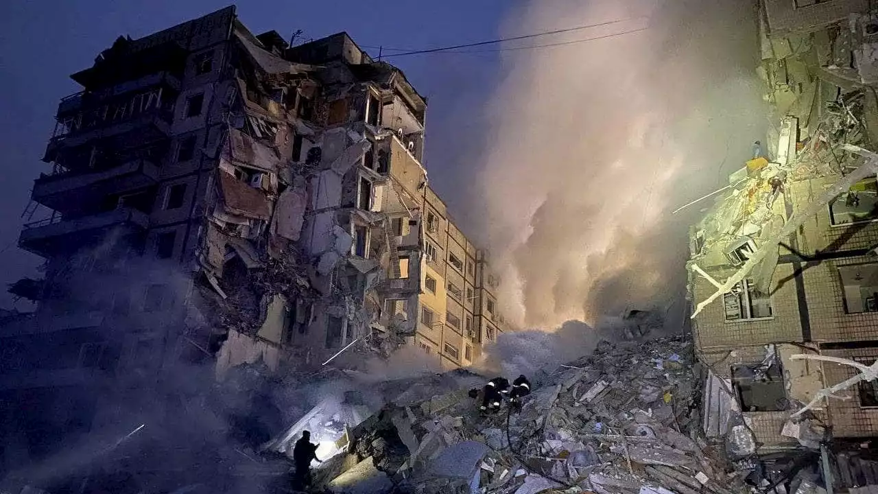 Russian missile strike on Ukrainian apartment building leaves at least 30 dead