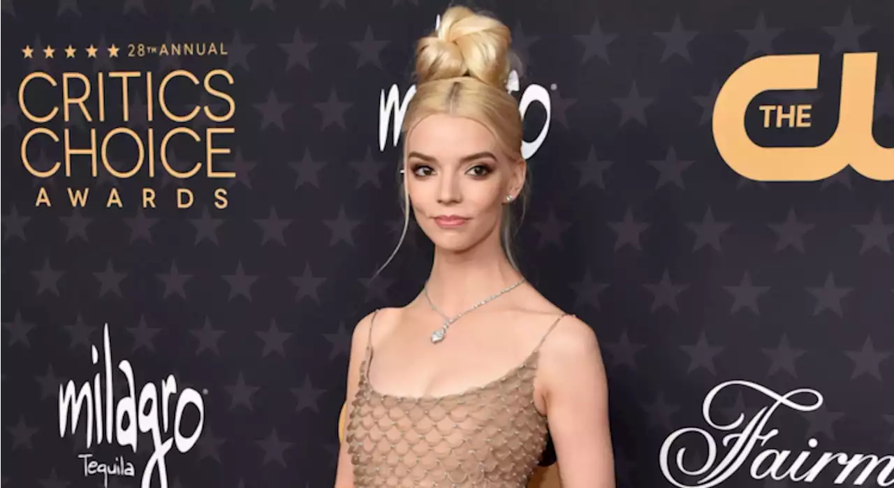 Anya Taylor-Joy très élégante en robe nude transparente Dior - Grazia