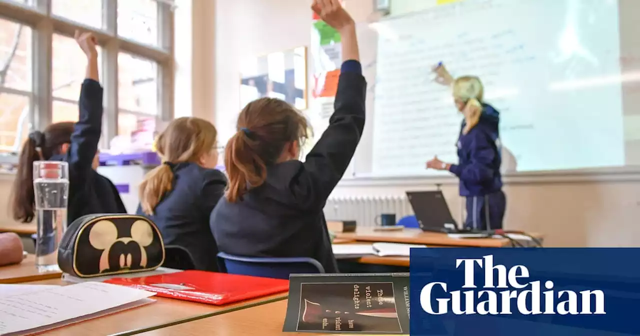 Teachers vote to strike in action that will close most English and Welsh schools