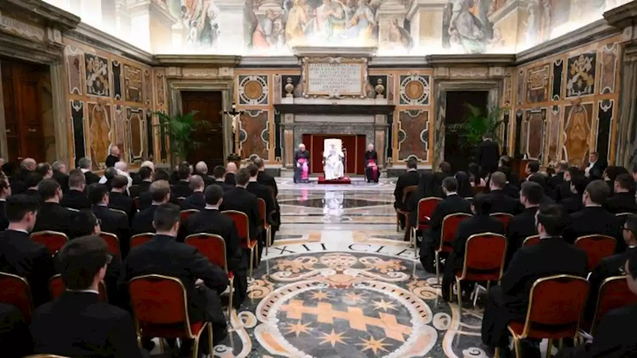 Pope encourages future priests to become prophetic witnesses of the Gospel