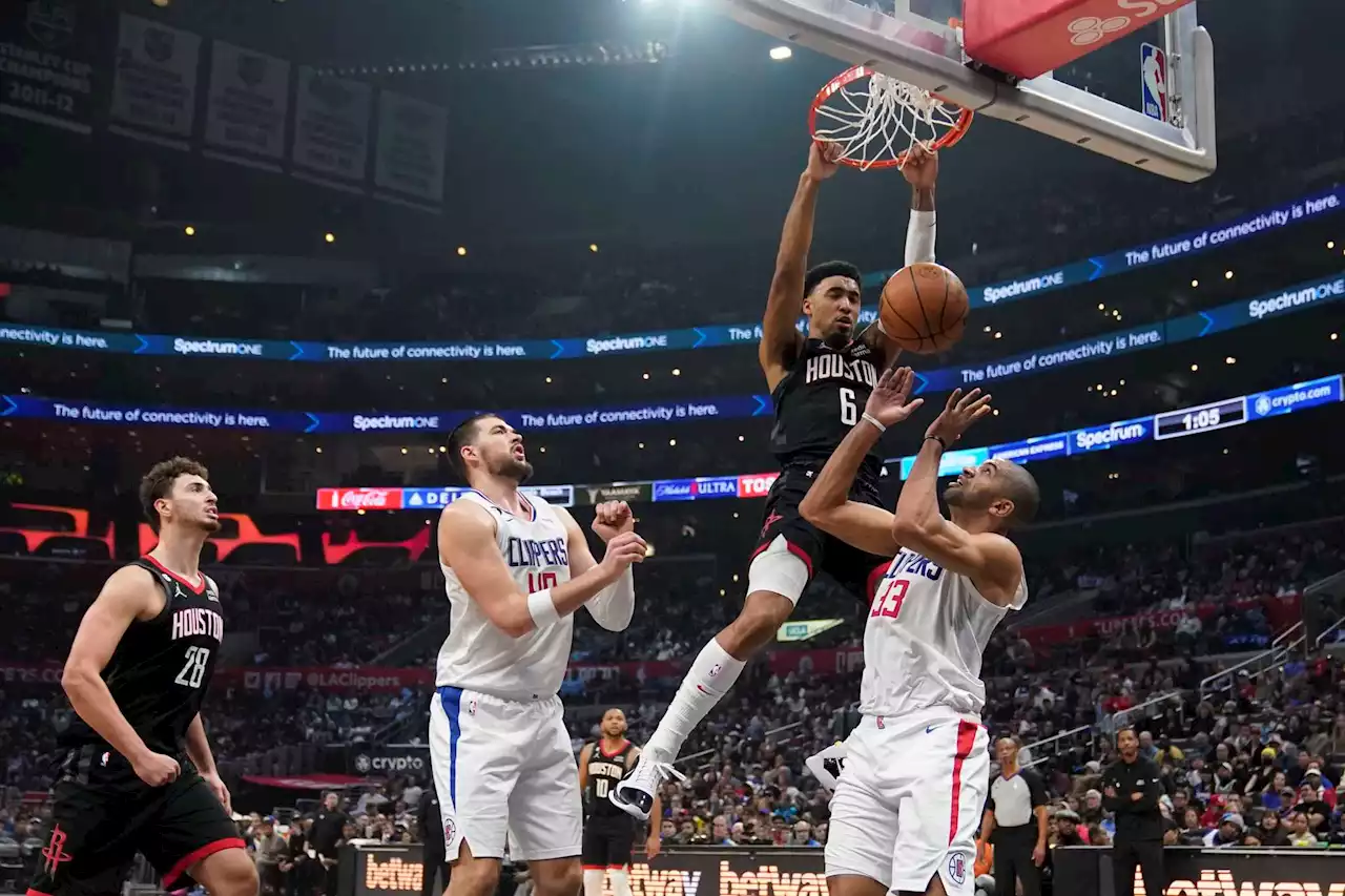 Clippers 121, Rockets 100: Fourth-quarter meltdown leads to 10th straight loss