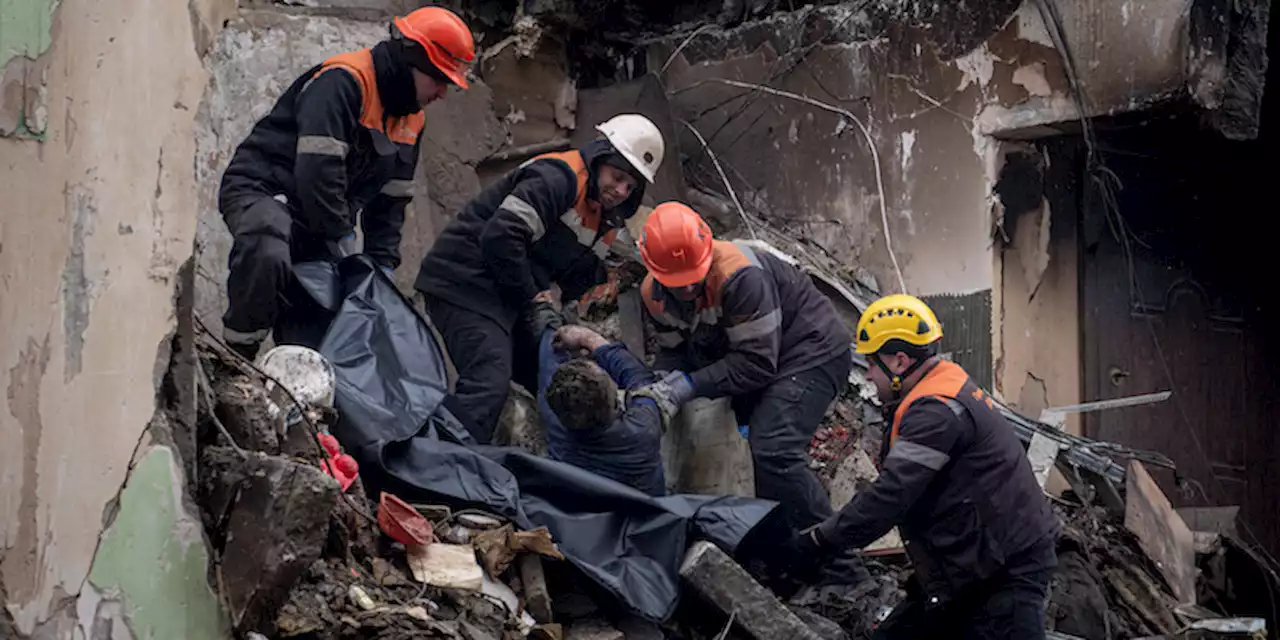 Nel bombardamento russo di sabato a Dnipro, in Ucraina, sono morte almeno 40 persone - Il Post