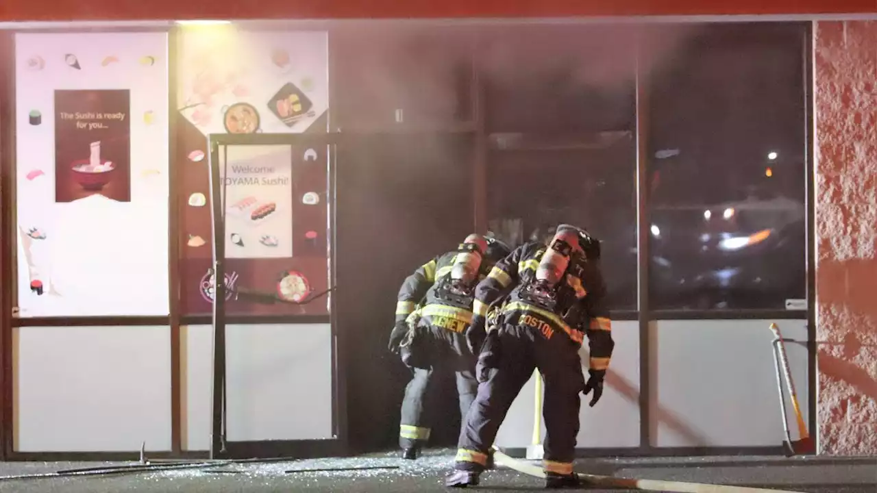 Early morning fire at south Everett strip mall under investigation