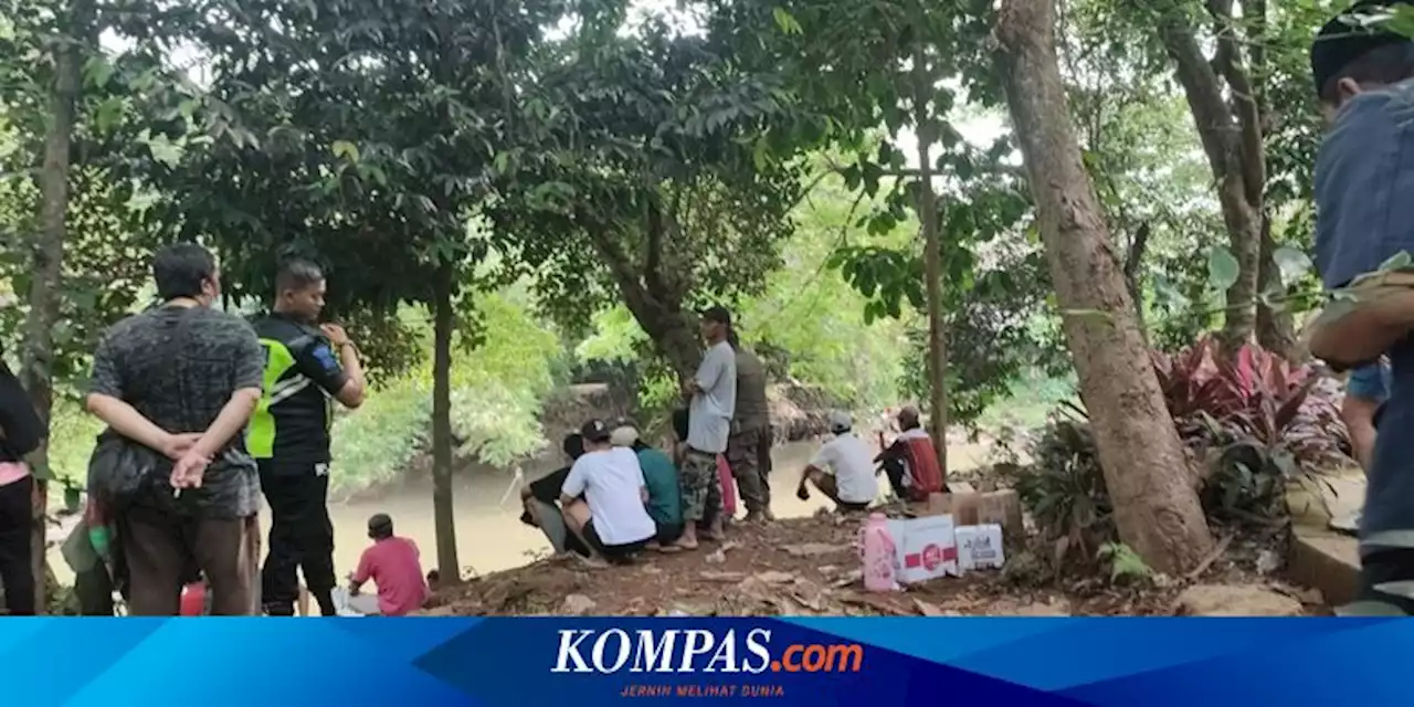 Pencarian 2 Anak Panti Asuhan yang Hanyut di Kali Ciliwung Jadi Tontonan Warga