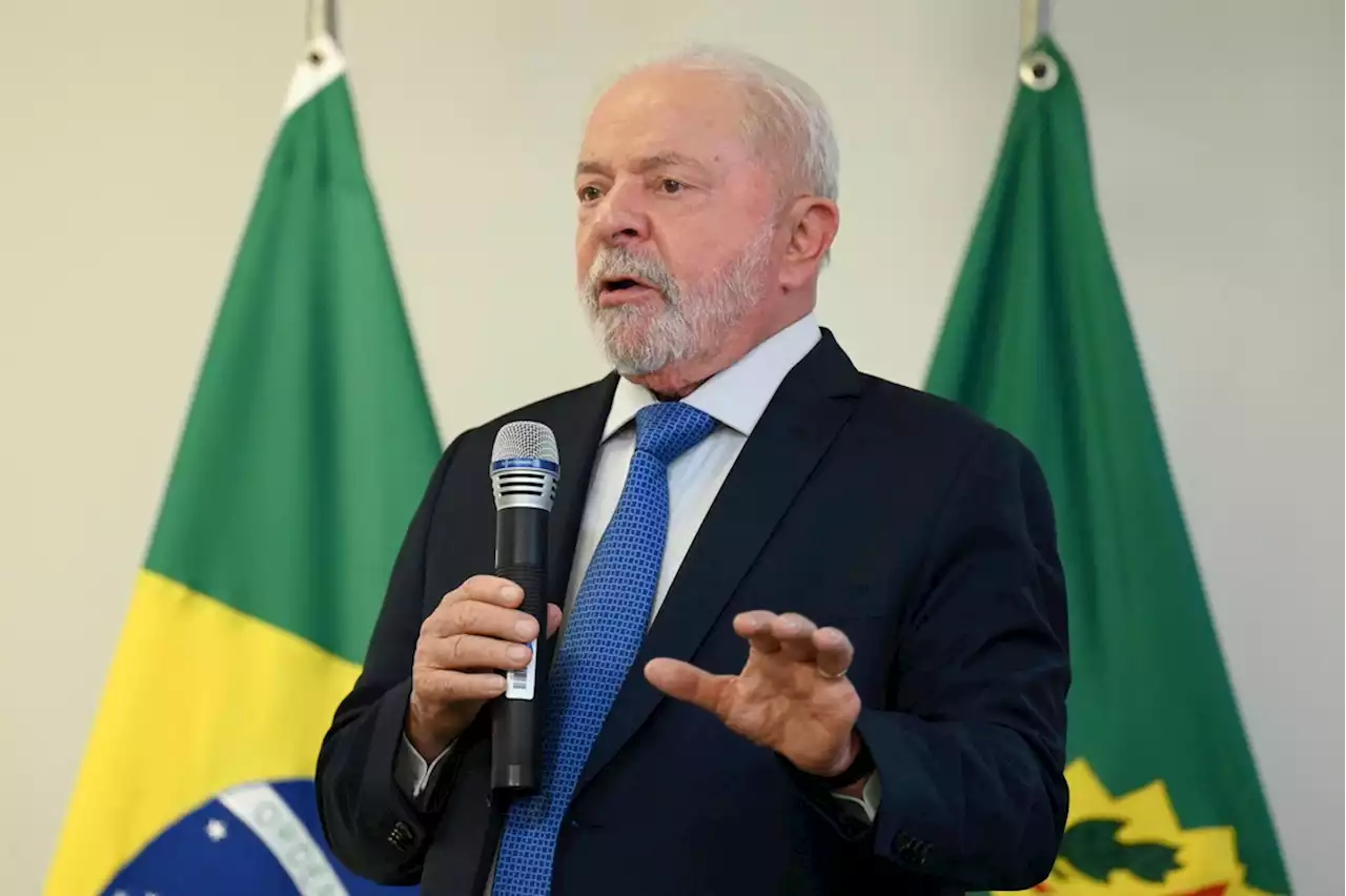 Cesa Lula a mandos de medios públicos ligados a Bolsonaro