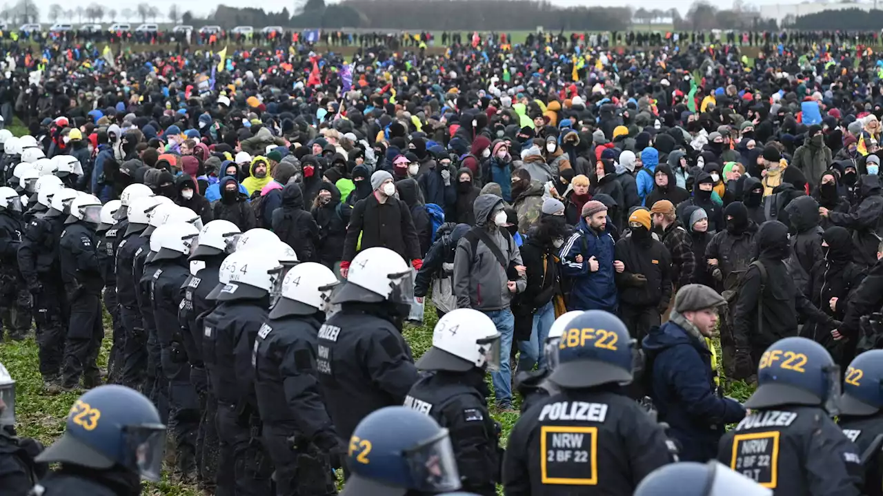 En Allemagne, la police finit d’évacuer les militants opposés à une mine de charbon