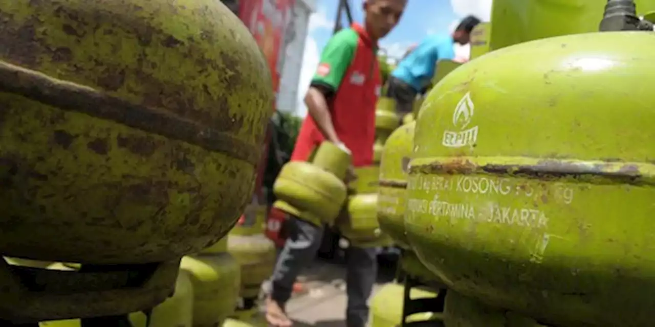 Lebih Praktis, Alasan Masyarakat Tetap Beli Gas LPG 3 Kg di Warung Eceran | merdeka.com