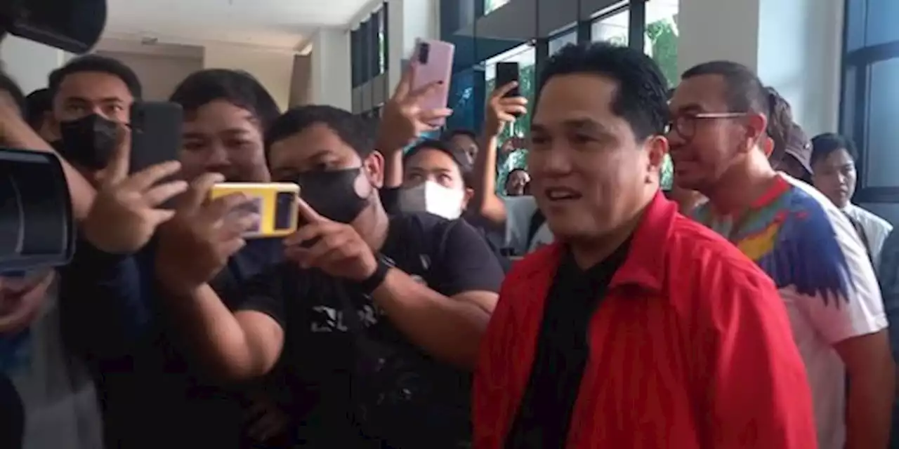 Presiden Jokowi Izinkan Erick Thohir Maju Jadi Calon Ketum PSSI | merdeka.com