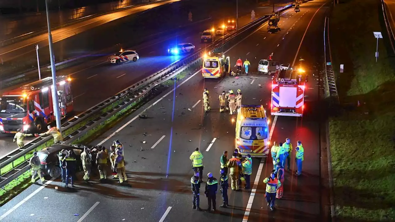 Doden en gewonden bij aanrijding met spookrijder op A16 bij Prinsenbeek