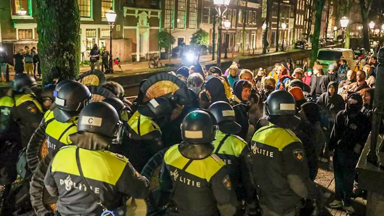 ME ingezet in Amsterdam bij ontruiming van universiteitspand