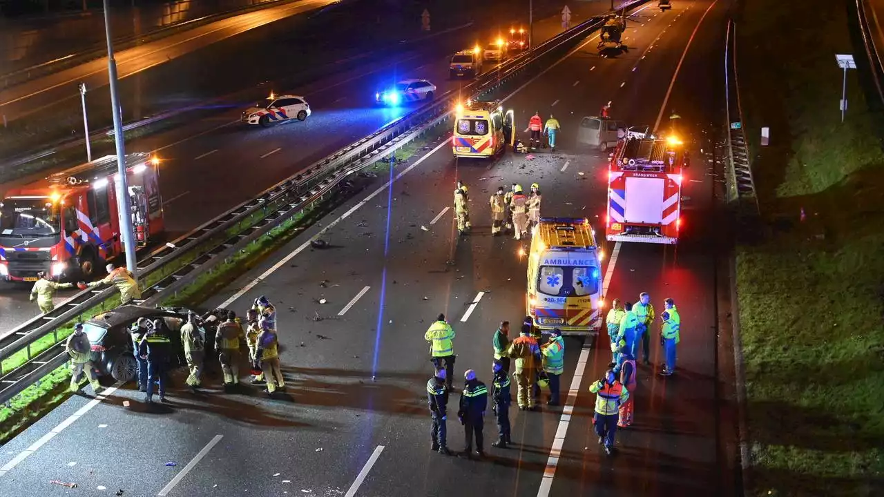 Drie doden en drie gewonden na aanrijding met spookrijder op A16