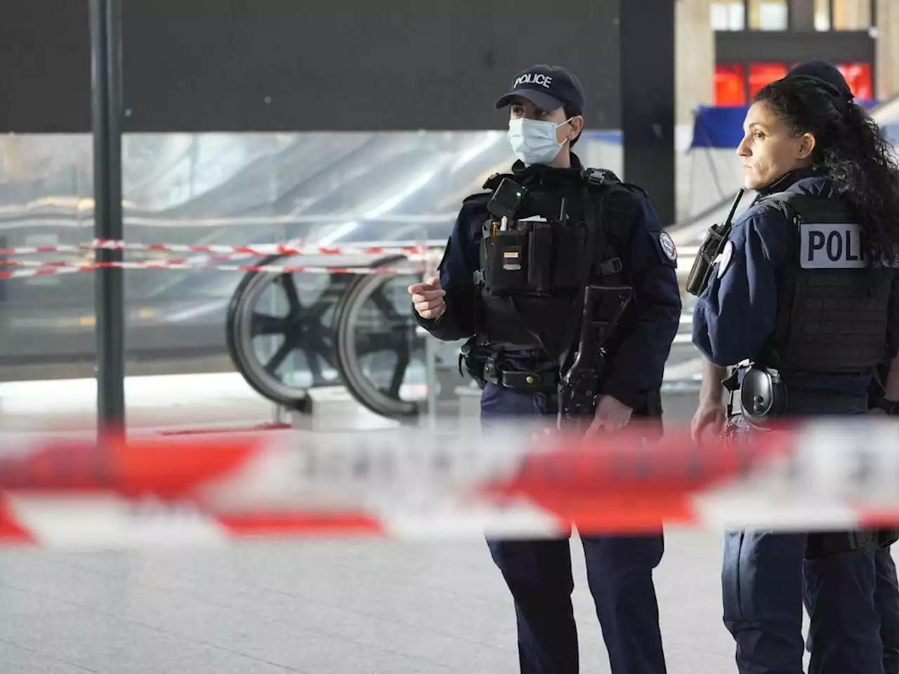 Paris station stabbings: probe opened for attempted murders