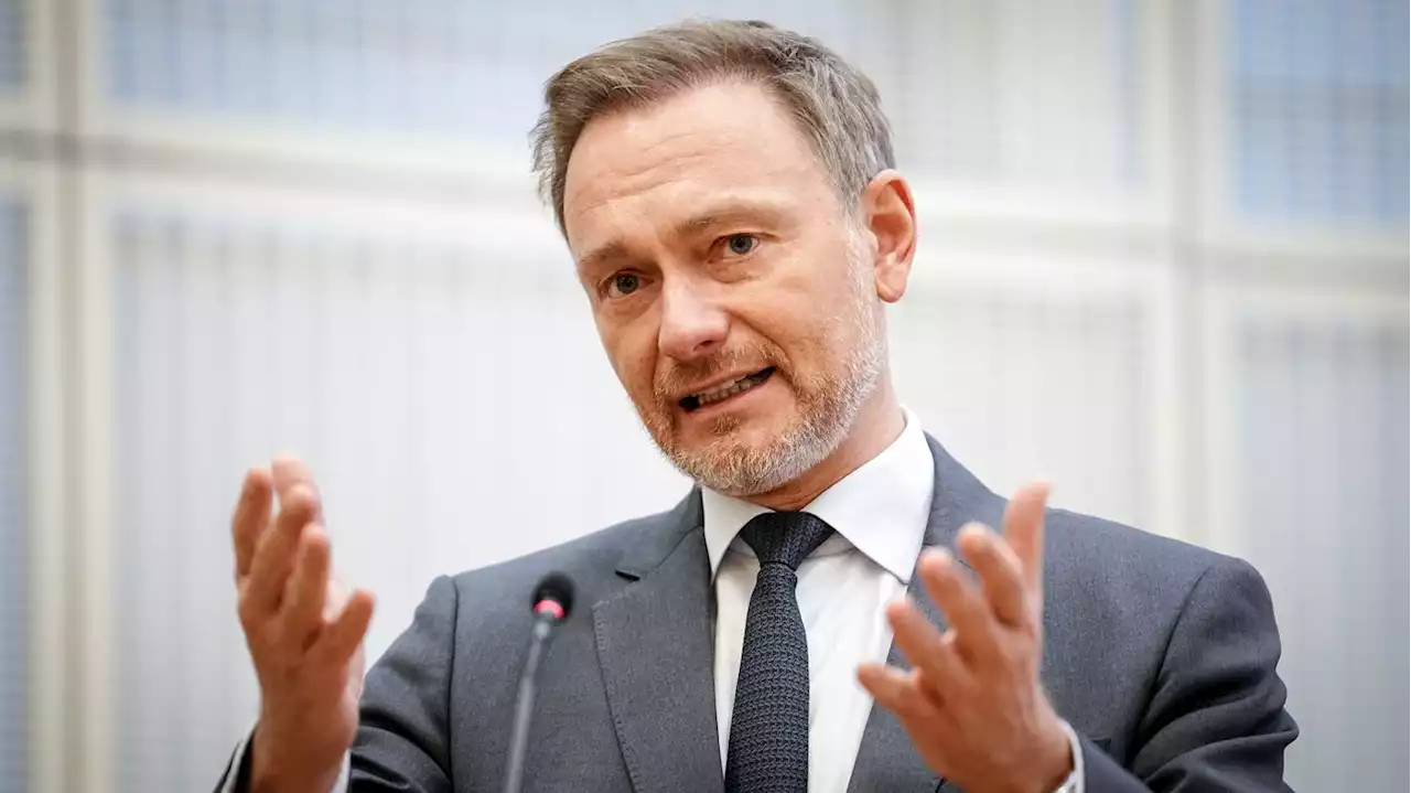 Mit „Dank und Anerkennung“ : Lindner entlässt vier Abteilungsleiter aus dem Finanzministerium