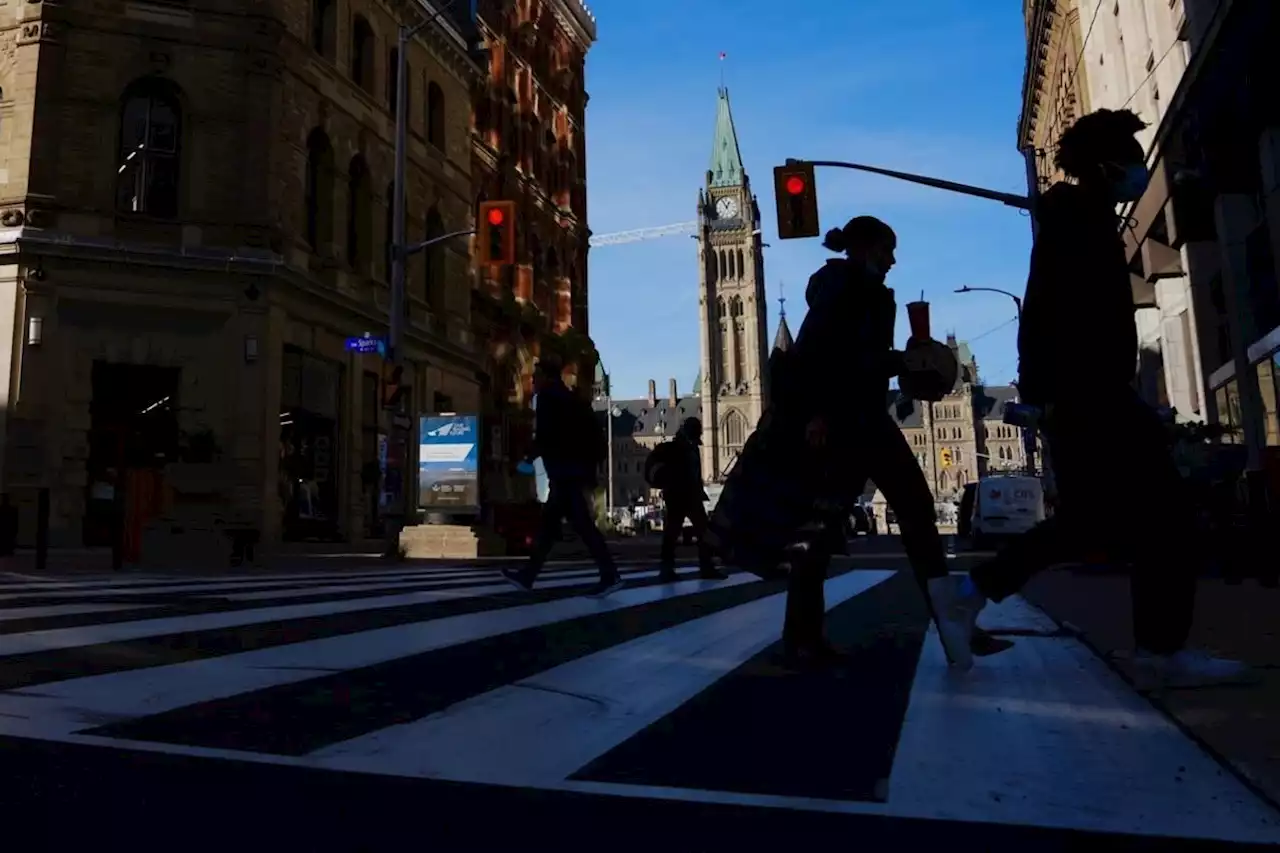 As federal workers return to the office, some decry lack of direction, long commutes