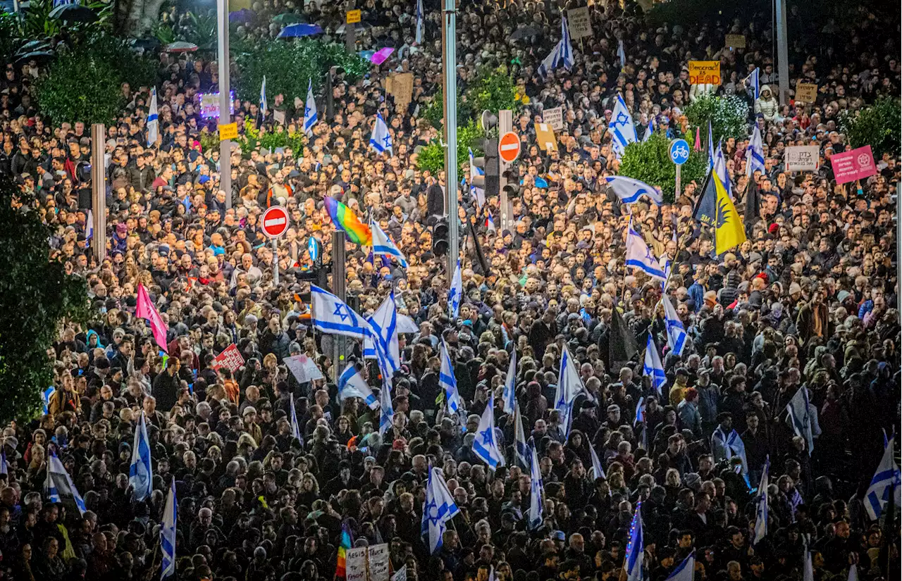 Over a Hundred Thousand Israelis March to Protest Netanyahu Government