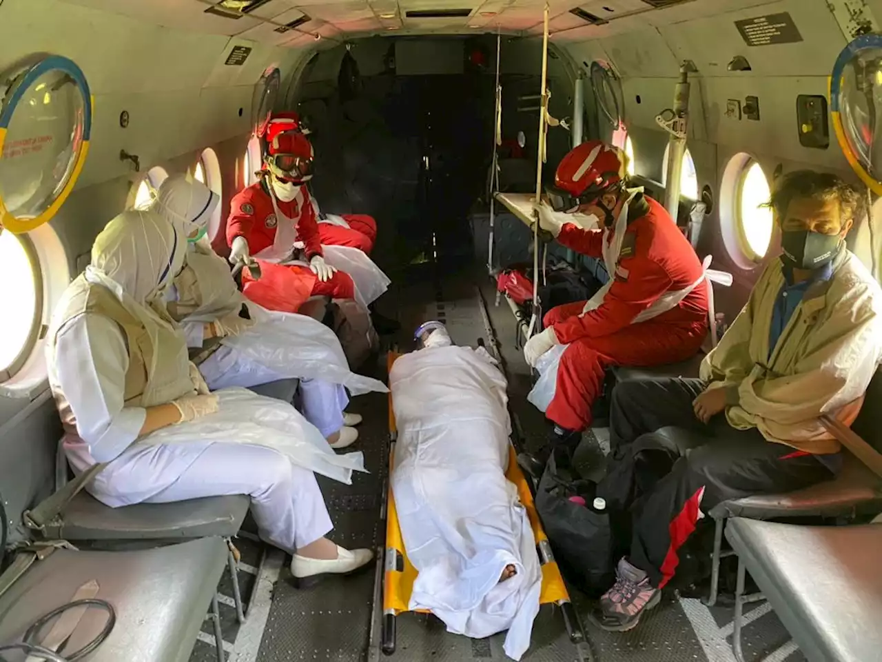 Lelaki Orang Asli demam panas naik helikopter ke hospital