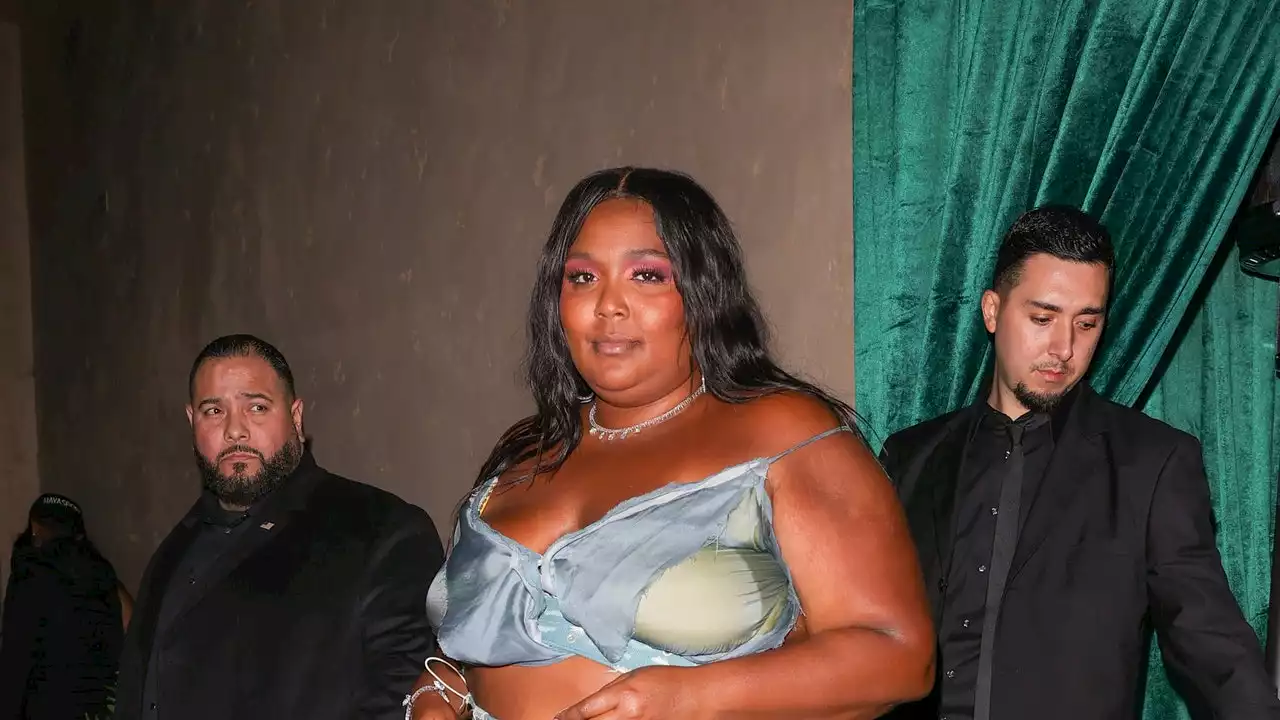 En Diesel, Lizzo porte avec brio la tendance pantalon de 2023