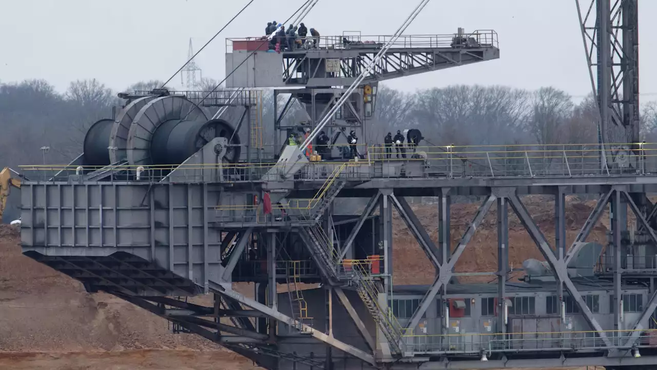 Live-Ticker zu Lützerath: Abriss geht weiter - Aktivisten besetzen Bagger in Hambach