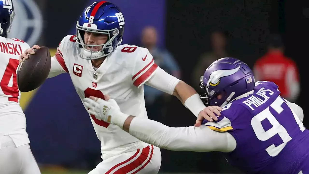 Giants put it all on QB Daniel Jones, and he shined in playoff win over Vikings