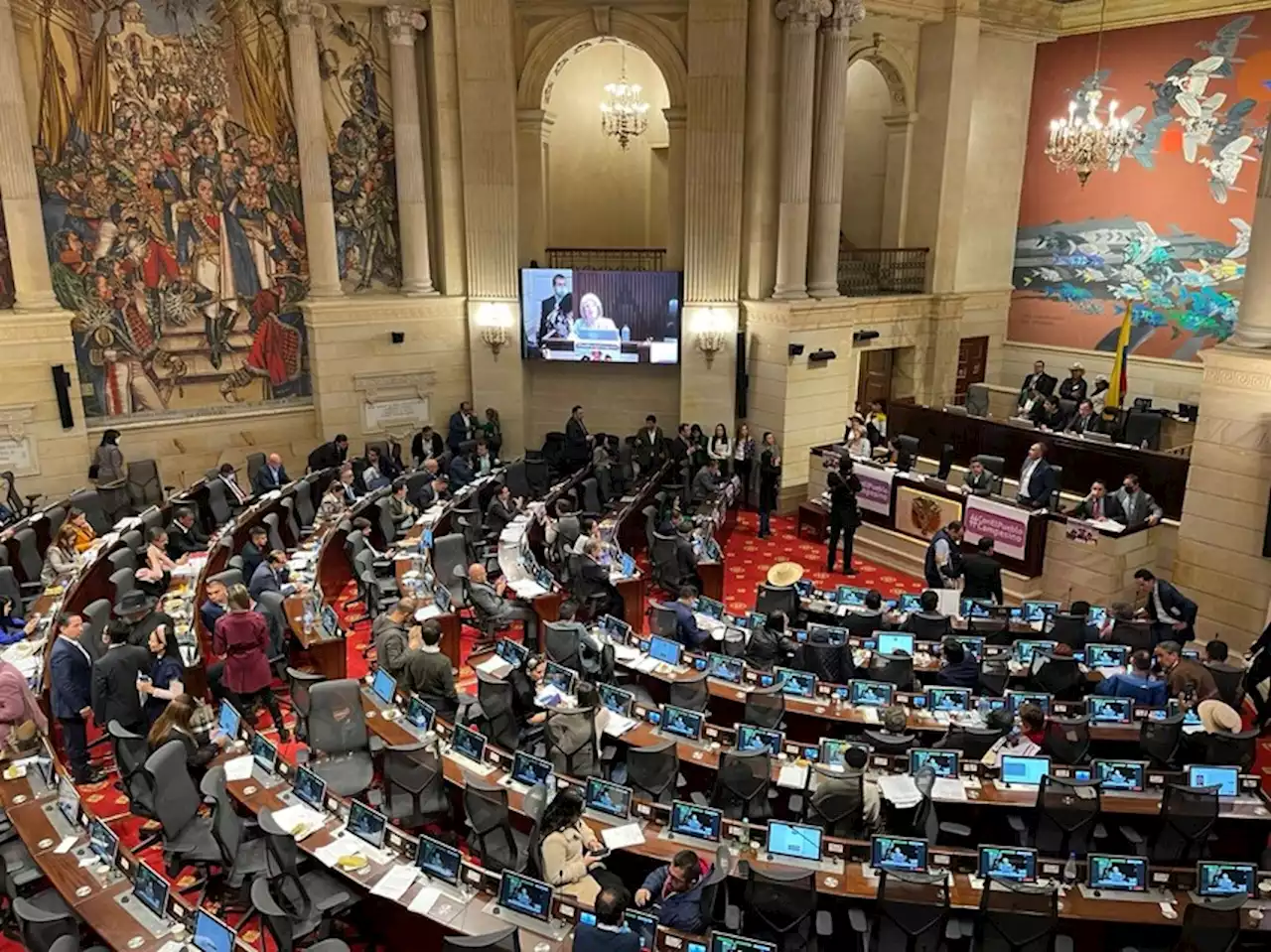 Levantar o no órdenes de captura a Bacrim: el debate en el Congreso