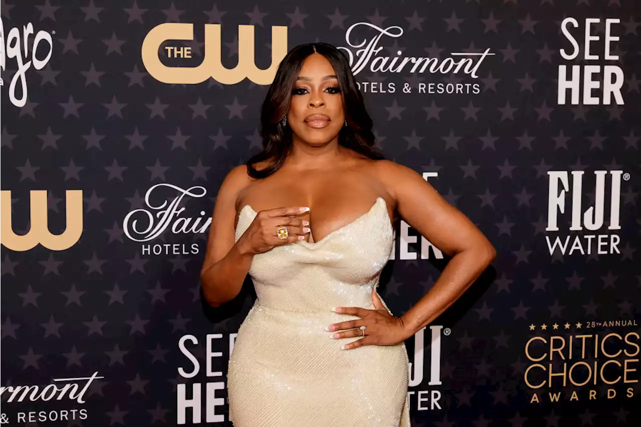 Niecy Nash Wins Critics Choice Award in Dazzling Jason Wu Sequined Gown