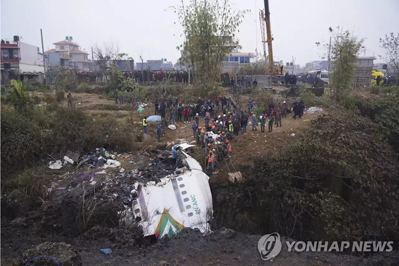 외교부 '네팔 추락 여객기 한국인 추정 시신 2구 확인' | 연합뉴스