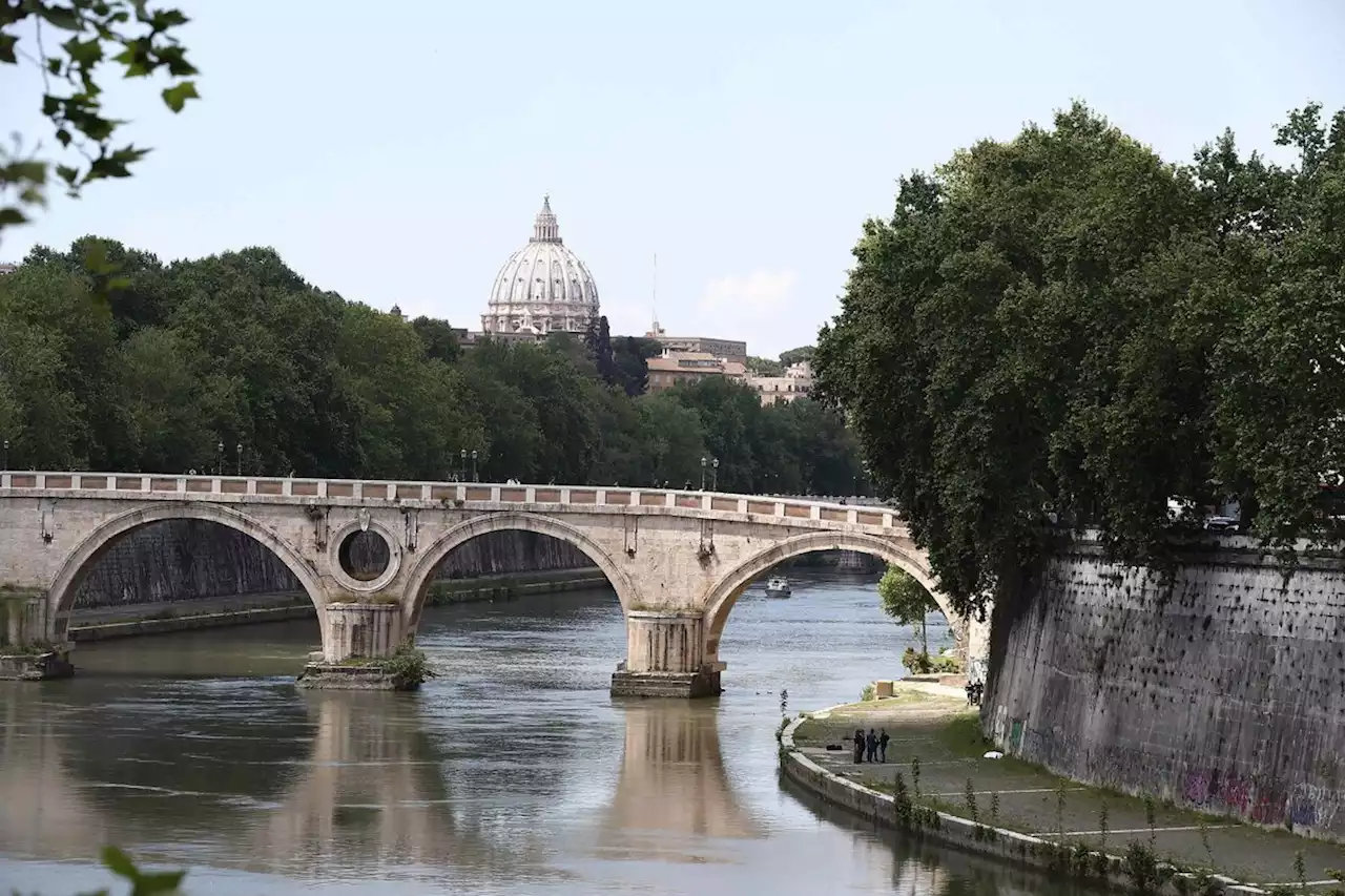 Maltempo sferza l'Italia, chiuse a Roma le banchine del Tevere - Cronaca