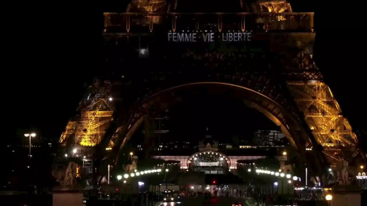 'Femme-Vie-Liberté': la Tour Eiffel scintille en soutien au mouvement de contestation en Iran