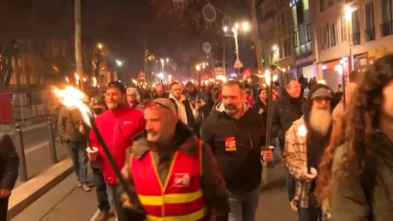 Une descente aux flambeaux à Marseille, 'tour de chauffe' contre la réforme des retraites