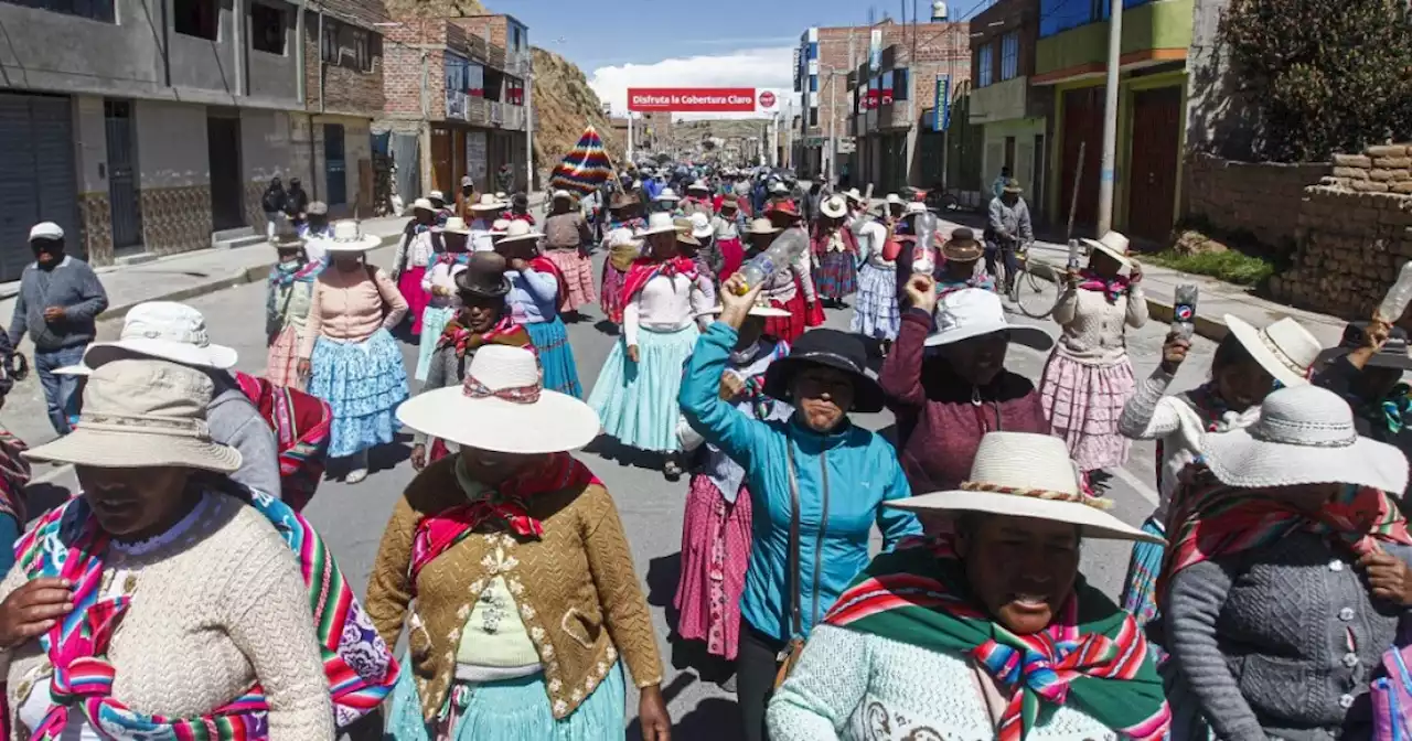 Campesinos en Perú marchan hasta Lima para pedir la renuncia de Dina Boluarte