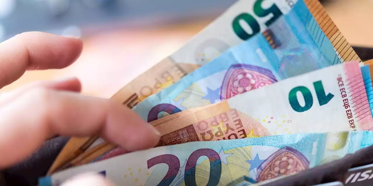 Cash-Stuffing: Ein neuer Bargeld-Trend begeistert ausgerechnet junge Menschen