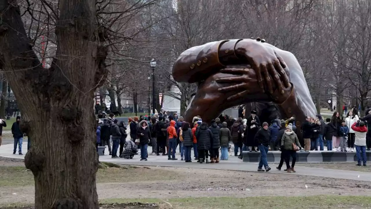 Este monumento nuevo dedicado a Martin Luther King Jr. y Coretta Scott King desata burlas y críticas