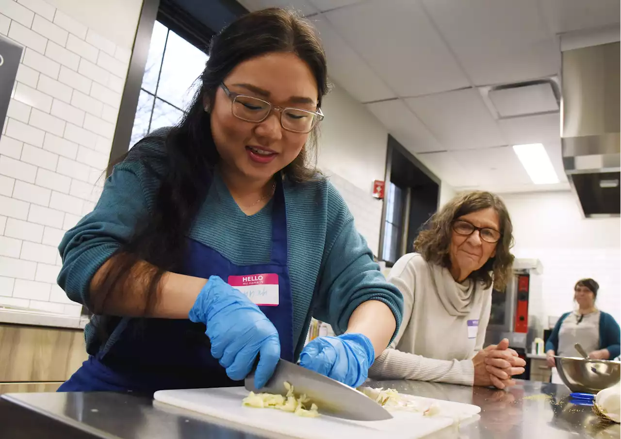 Inspired by King's vision, Arlington Heights volunteers prepare meals for homeless shelter