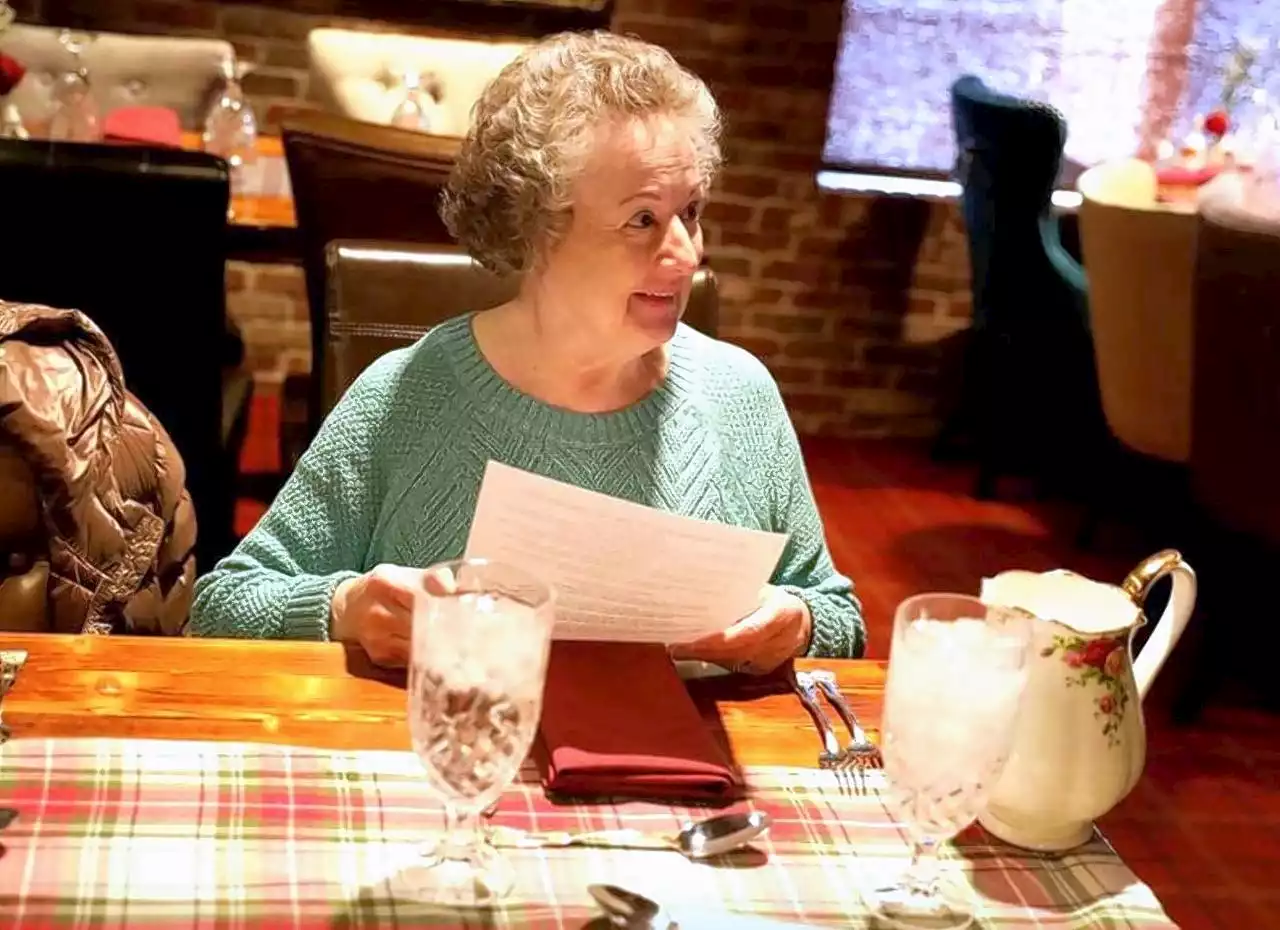 Restaurant owner feeds hundreds of seniors for free