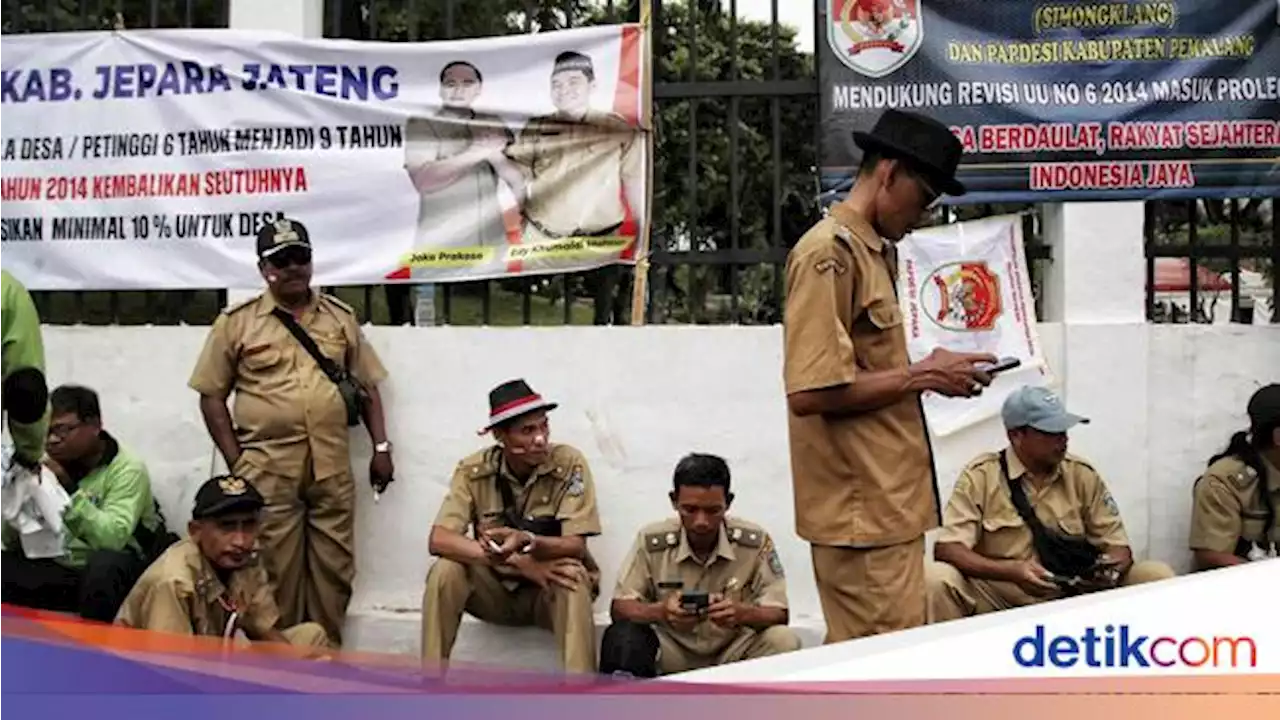 Kades Demo di DPR Tuntut Pemerintah Revisi UU Desa