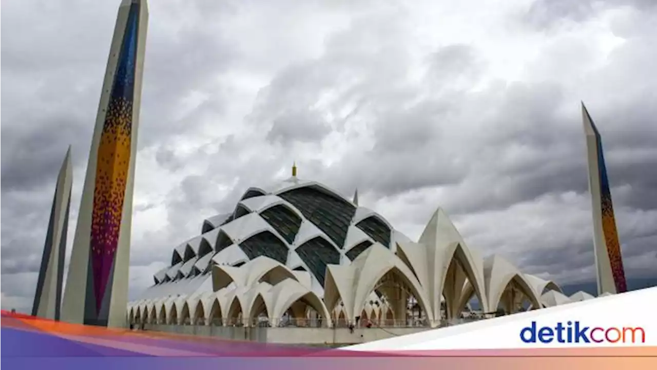 Akses ke Masjid Al Jabbar Macet Panjang, Ini Tips dari Ridwan Kamil