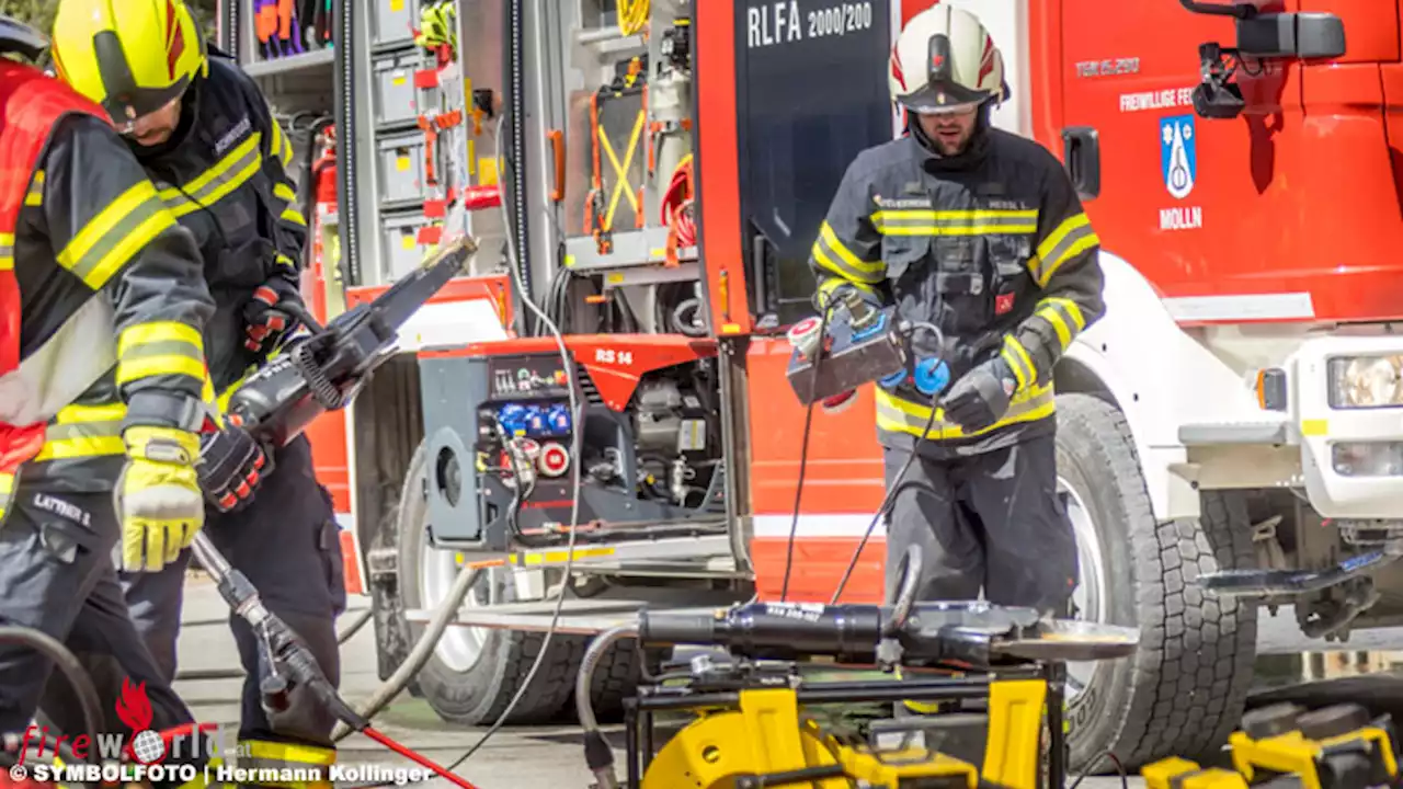 Tirol: 83-Jährige von Transporter erfasst, mitgeschliffen und darunter eingeklemmt → Personenrettung in Wörgl