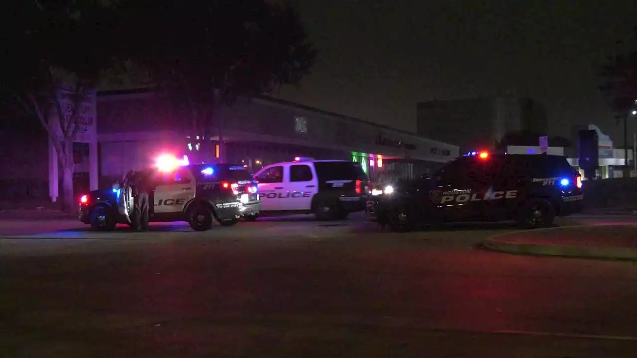 Man, woman shot in tent in southwest Houston