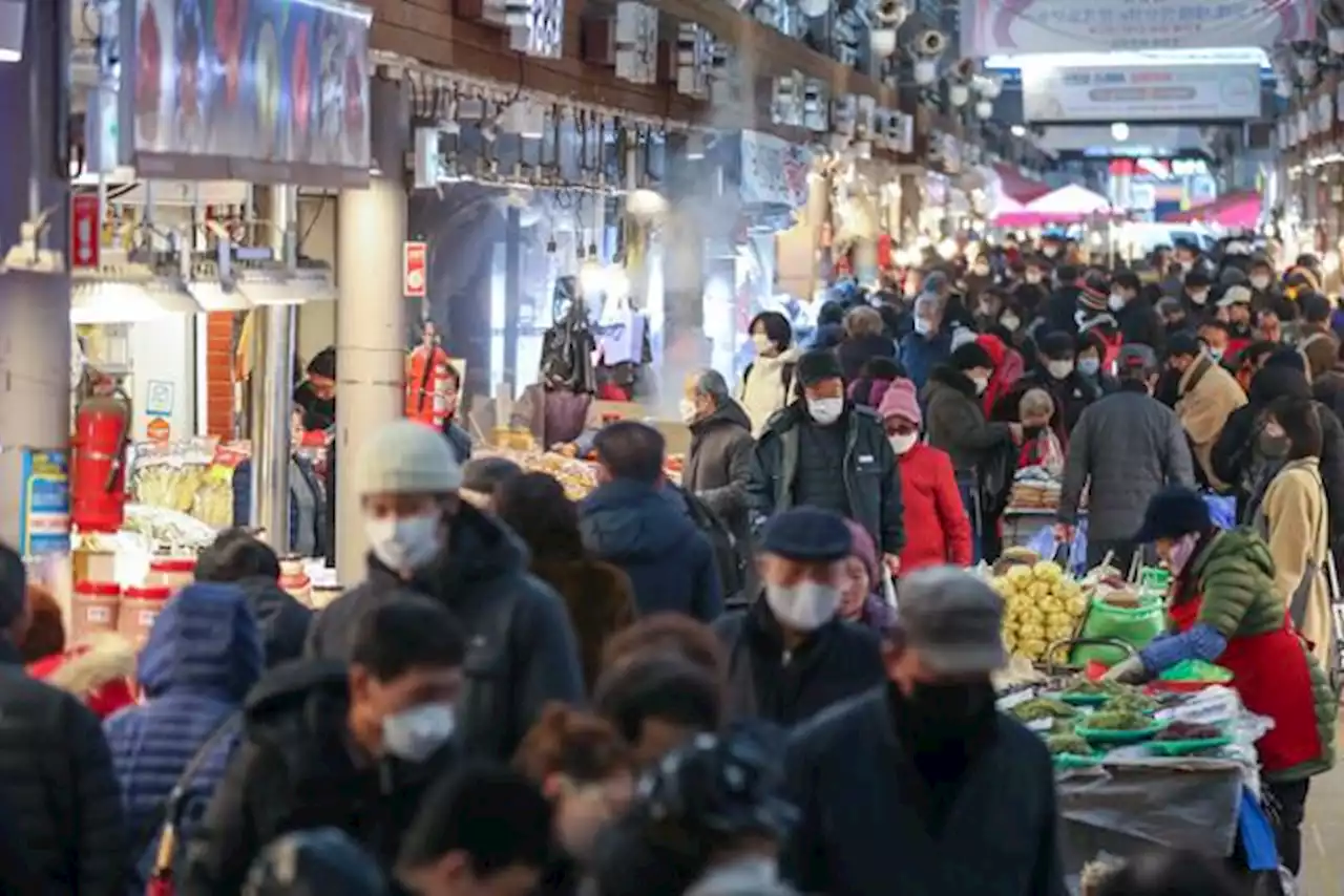 설 차례상 준비 어디서?...전통시장, 대형마트보다 5만8000원 '저렴'