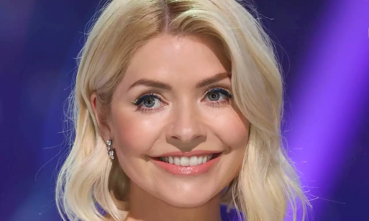 Holly Willoughby's skinny trousers make her legs look ultra long