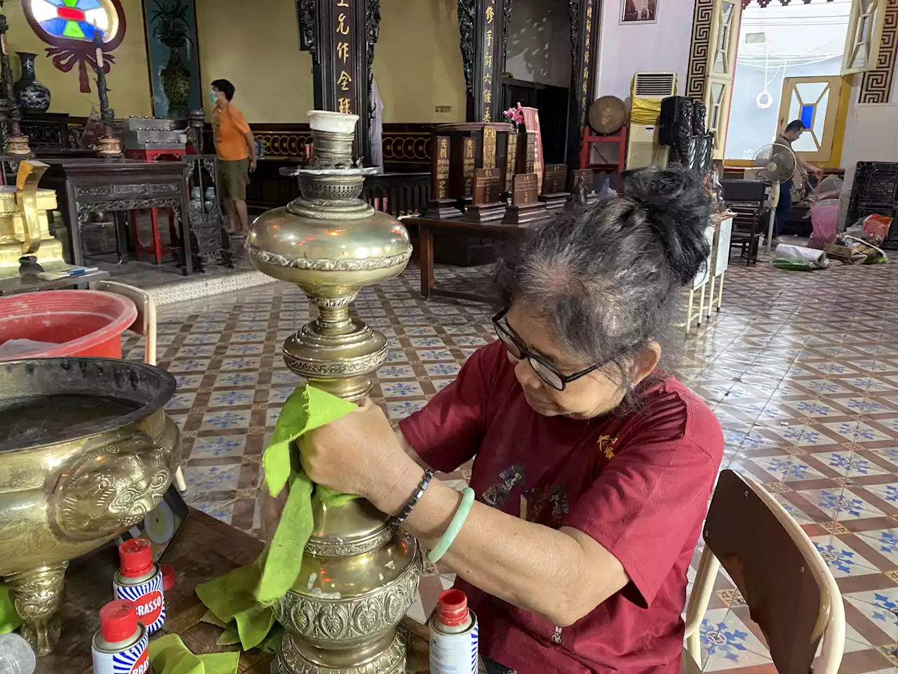 2 Tahun Vakum, Barongsai Dipertontonkan Kembali di Kelenteng Boen Bio Surabaya