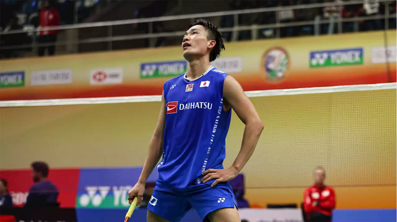 Kento Momota Pegang Pinggul Lalu Bingung