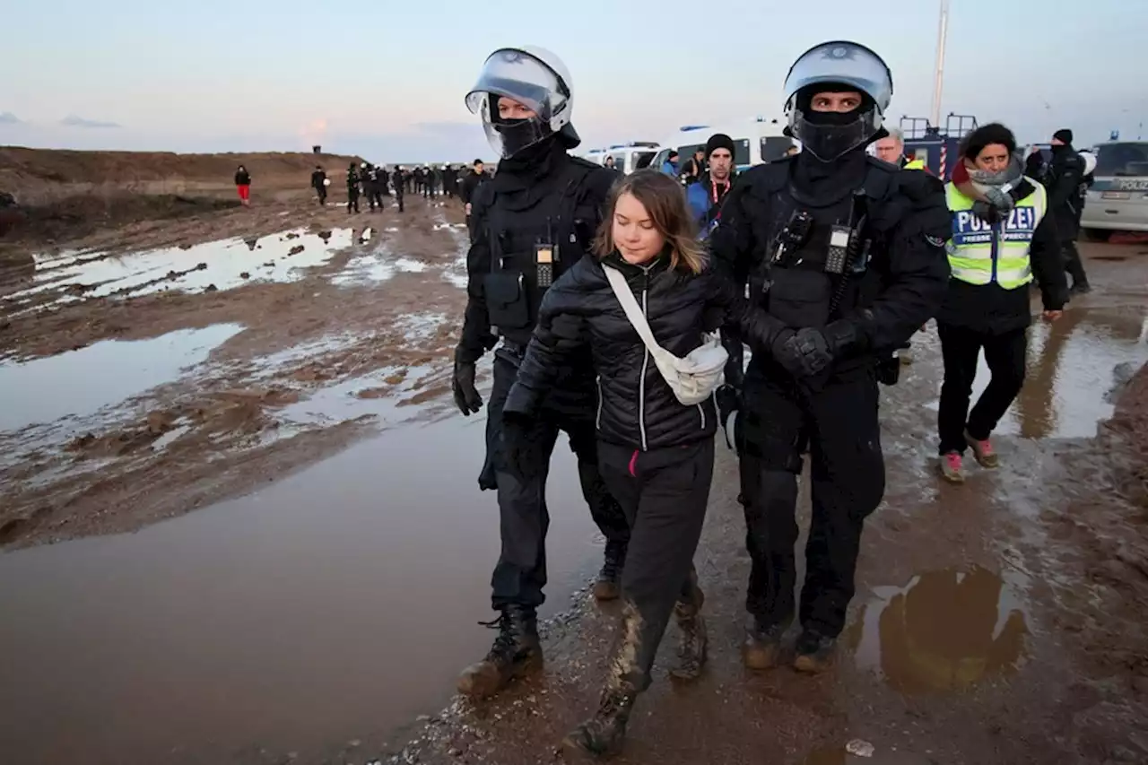 Экоактивистку Грету Тунберг задержали во время протестов в Германии