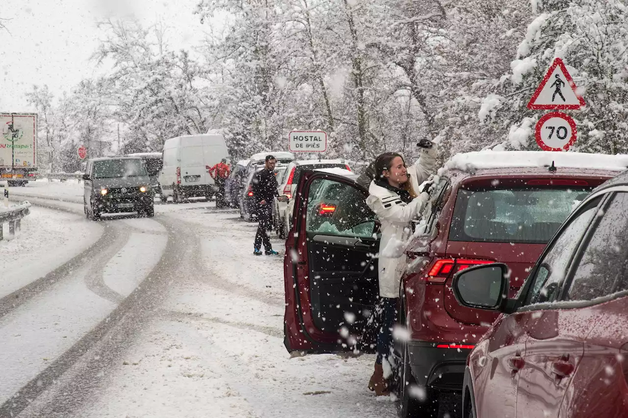 Borrascas 'Gerard' y 'Fien': dos temporales en uno irrumpen en España con nevadas en las capitales y mucho peligro con el viento