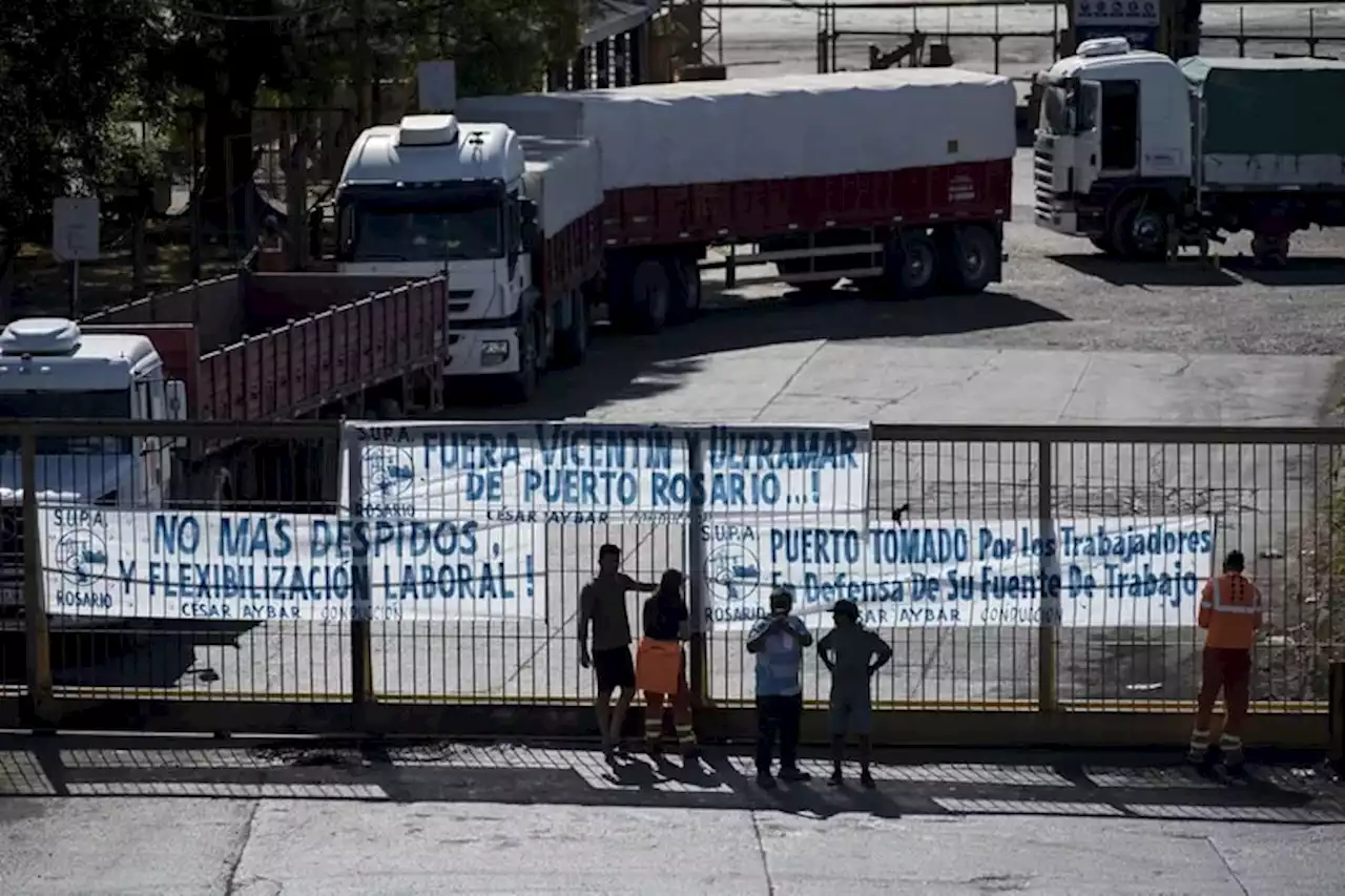 Se extiende la parálisis del puerto de Rosario por una interna gremial con sectores de izquierda